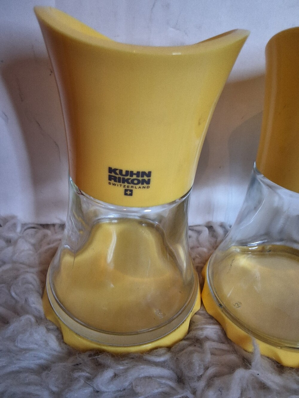 Vintage Kuhn Rikon Switzerland Yellow Glass Salt Pepper Grinders MCM Pair - Picture 3 of 7